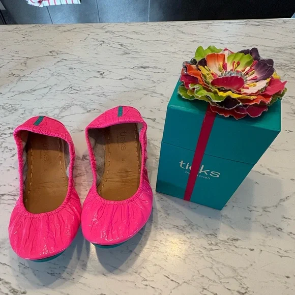 Pop Pink Tieks!! 💕 - Picture 1 of 9